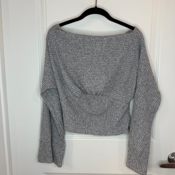 Free People Crazy on You Gray OffShoulder Crop Bell-Sleeve Sweater Women’s Small - Picture 4 of 9